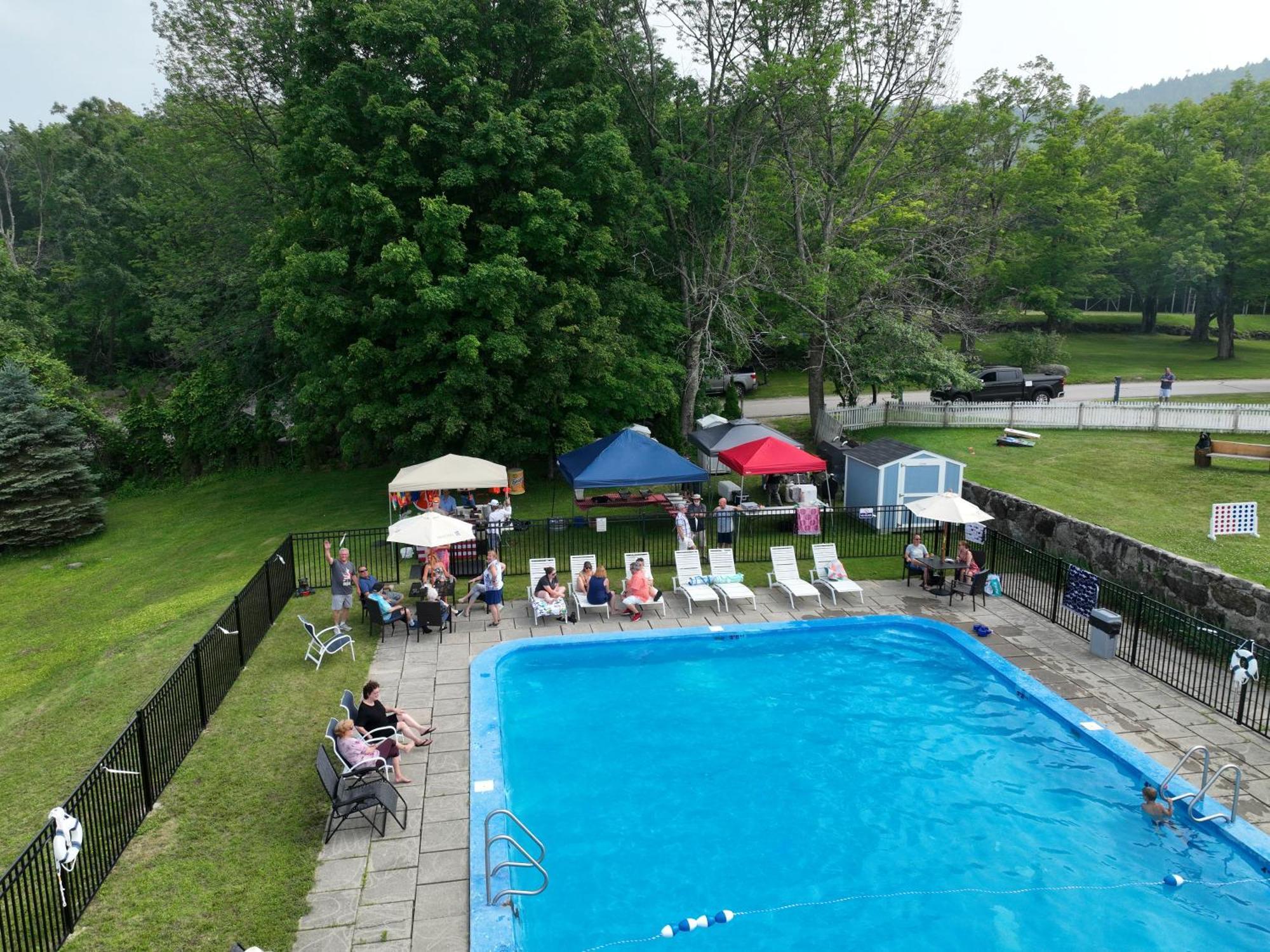 Blue Bear Inn Francestown エクステリア 写真